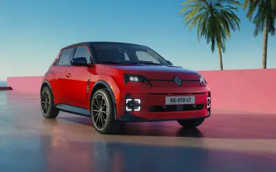 Renault 5 E-Tech electric, crvena (Rouge Flamme), prednja bočna strana