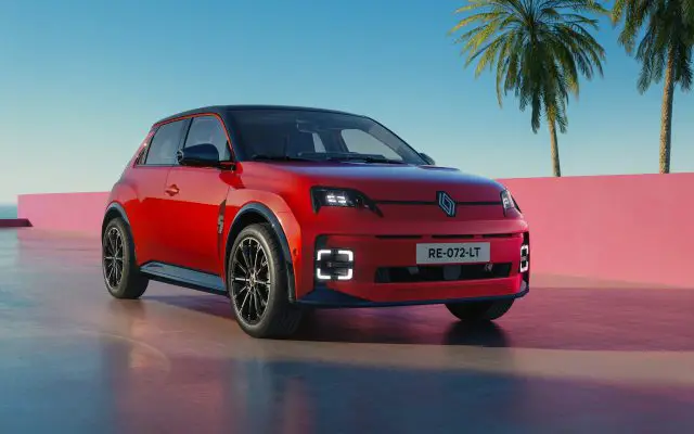 Renault 5 E-Tech electric, crvena (Rouge Flamme), prednja bočna strana