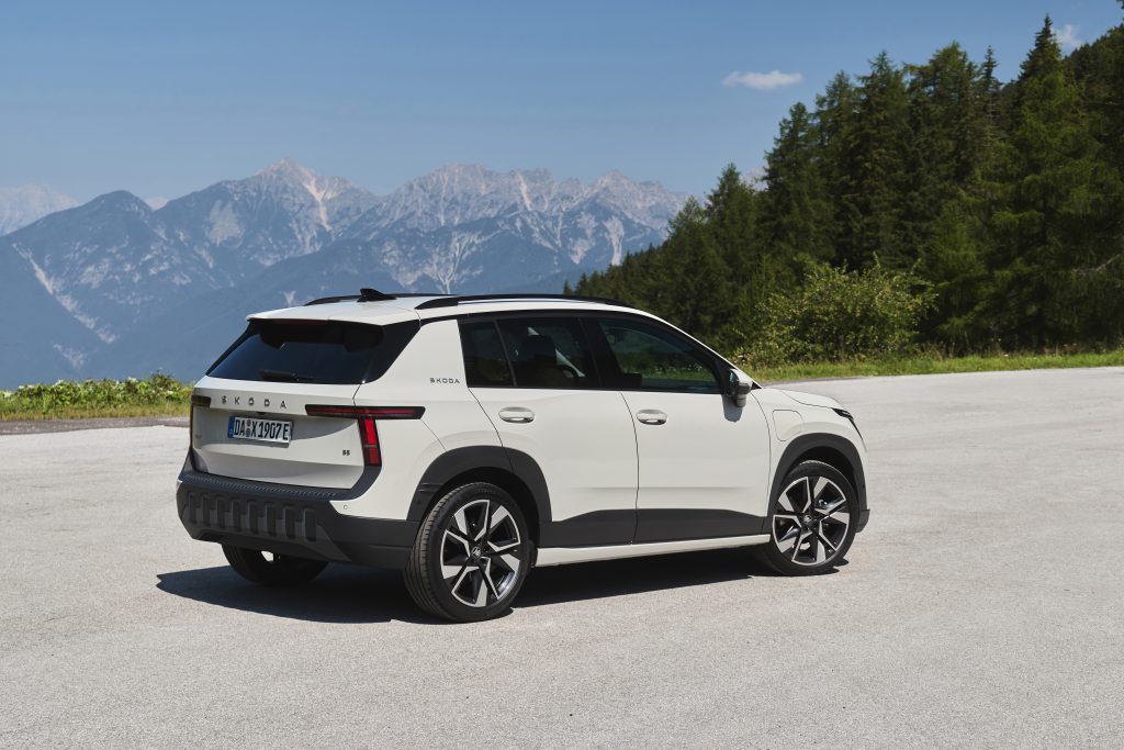 Škoda Epiq, pogled na zadnji deo i bočnu stranu vozila