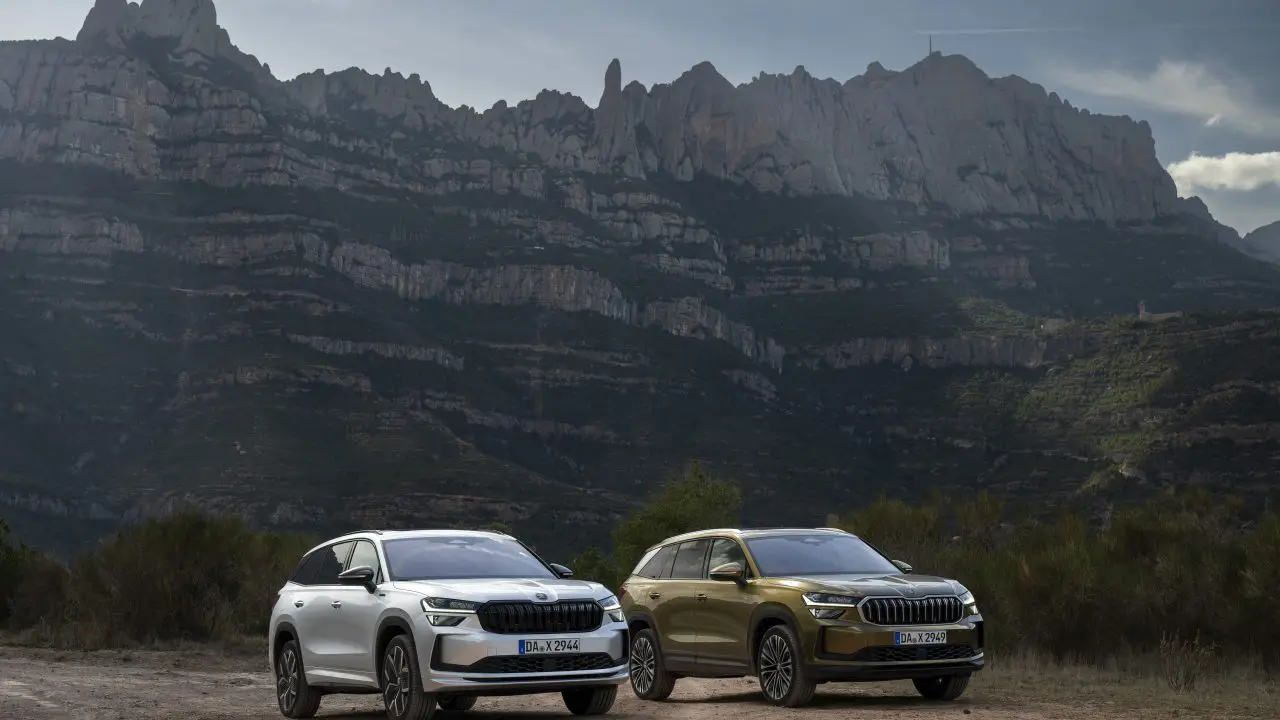 Škoda Kodiaq (druga generacija, 2024+), prednja bočna strana, u planinskom krajoliku
