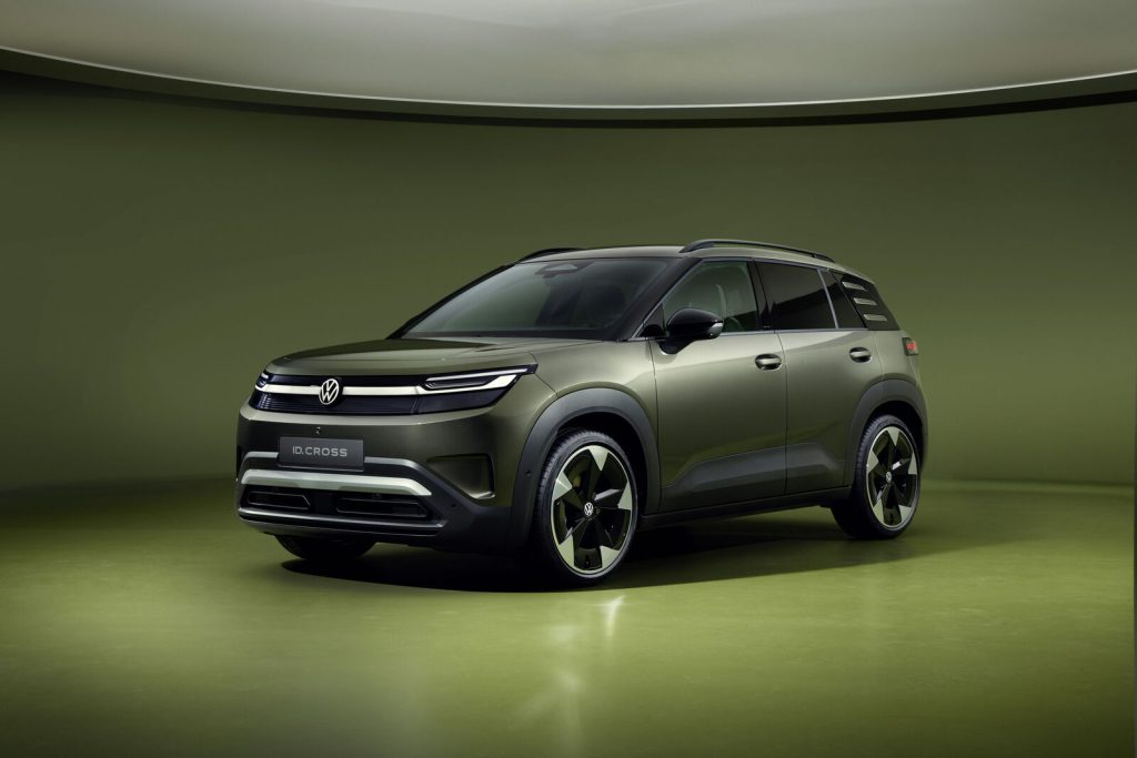 Volkswagen ID. Cross u maslinasto zelenoj boji, pogled iz prednjeg ugla