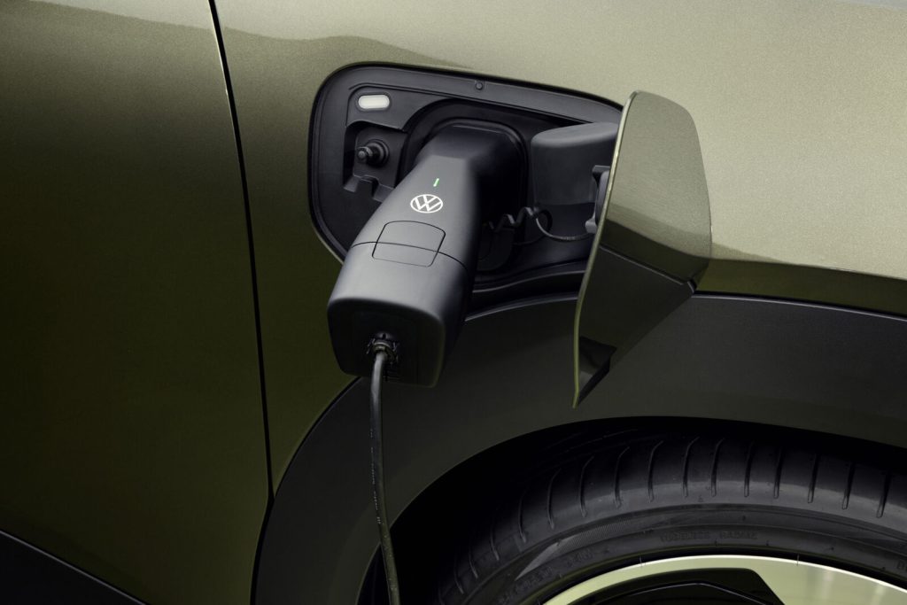 Detalj priključka za punjenje na bočnom krilu Volkswagen ID. Crossa