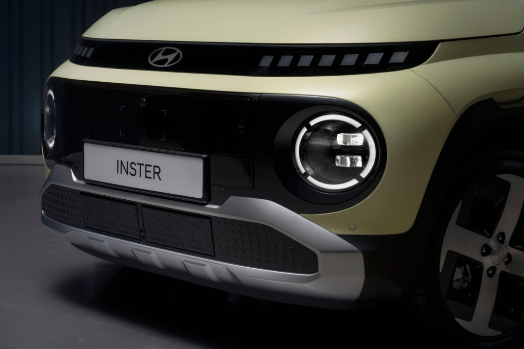 Detalj kružnog LED prednjeg svetla Hyundai Instera