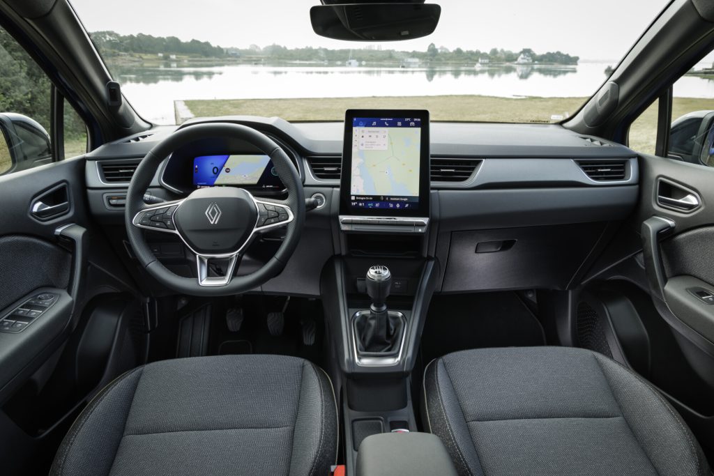 Enterijer Renault Symbioza: volan, digitalna instrument tabla i vertikalni ekran multimedije sa Google softverom