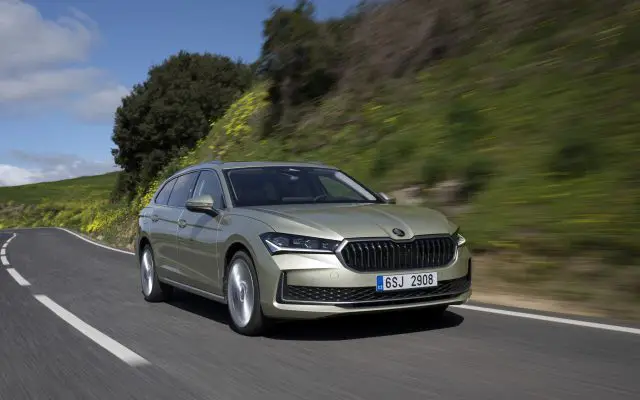Škoda Superb (četvrta generacija, 2024+), karavan verzija, prednja bočna strana
