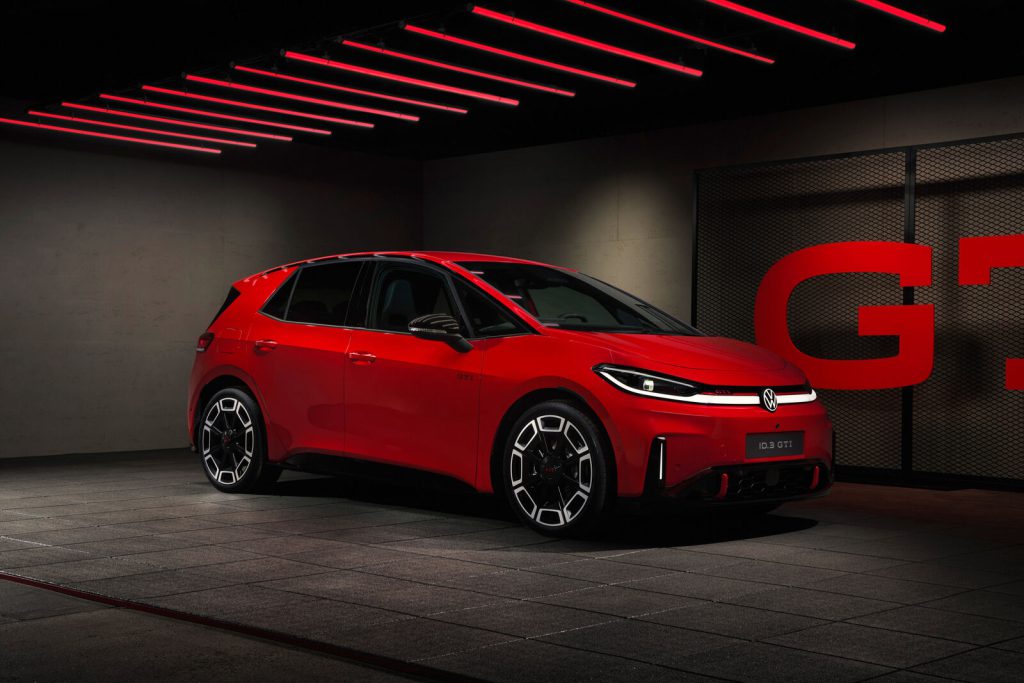 Volkswagen ID.3 GTI u studiju, crvena linija na prednjoj maski kao referenca na original iz 1976