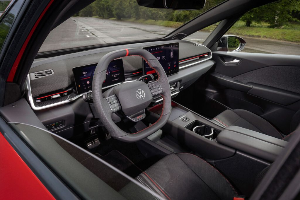 Enterijer Volkswagen ID.3 GTI, instrument tabla sa Innovision ekranom i GTI volanom