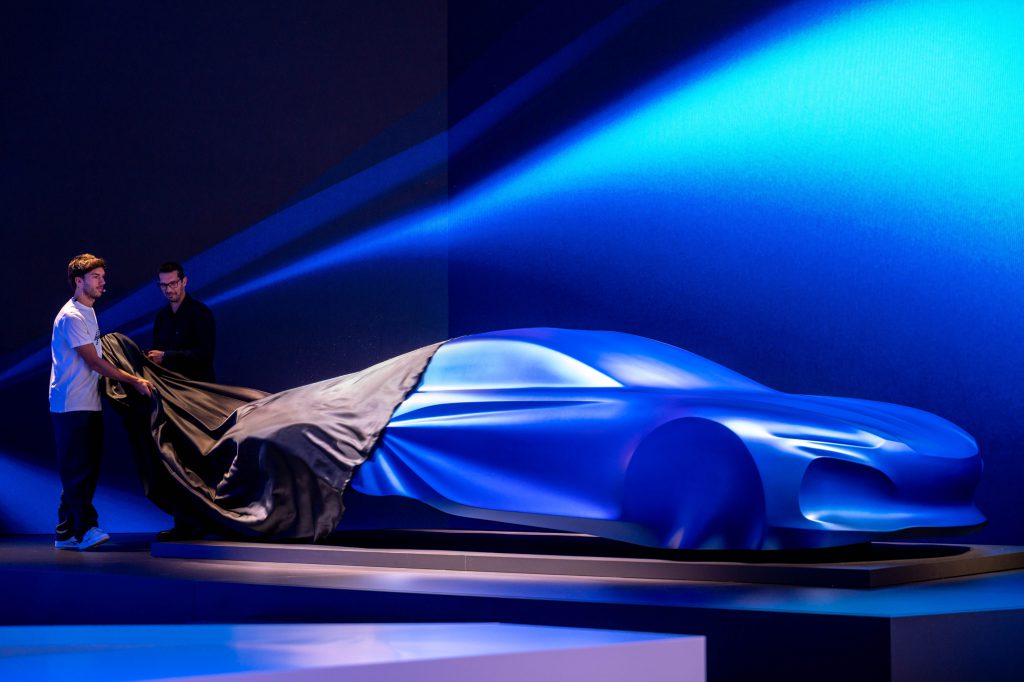 Otkrivanje skulpture Alpine A110 na pariskom sajmu automobila