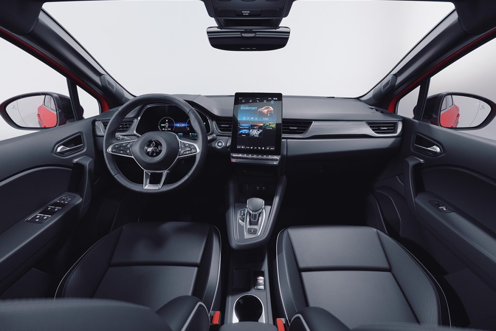 Enterijer Mitsubishi ASX-a sa volanom, digitalnom tablom i velikim dodirnim ekranom