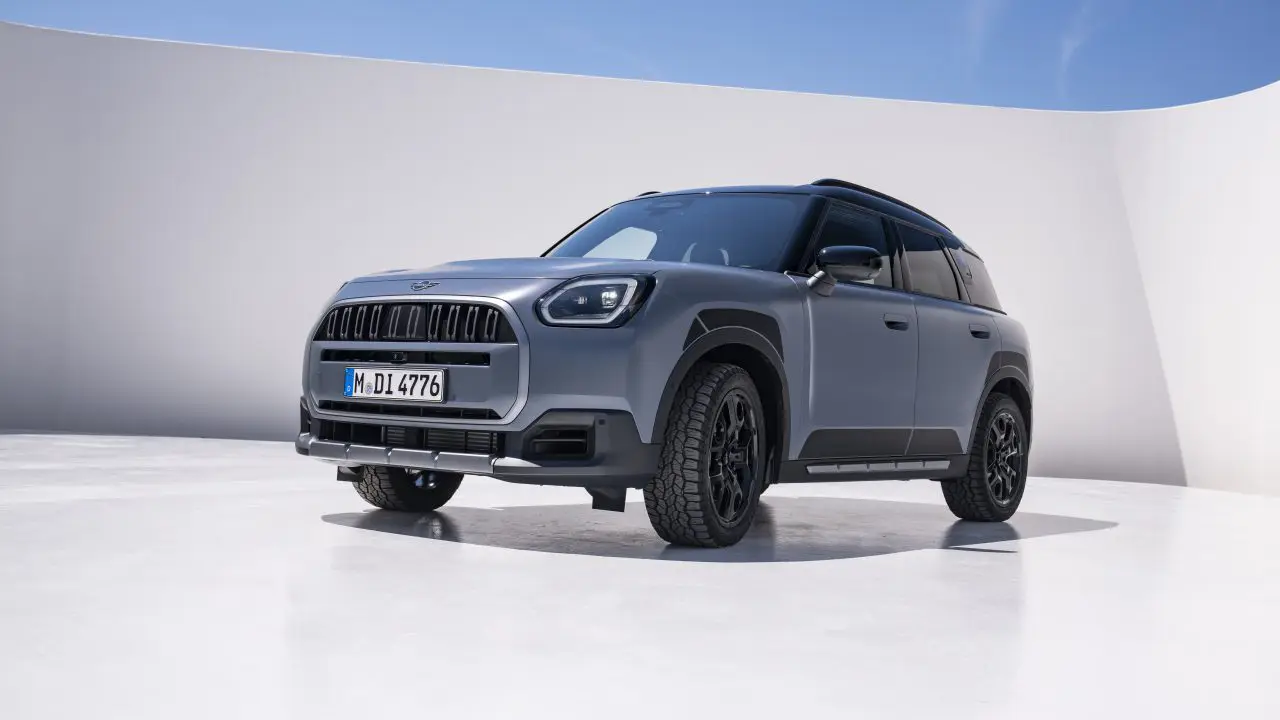 MINI Countryman treća generacija, studijska fotografija iz prednjeg ugla tri četvrt