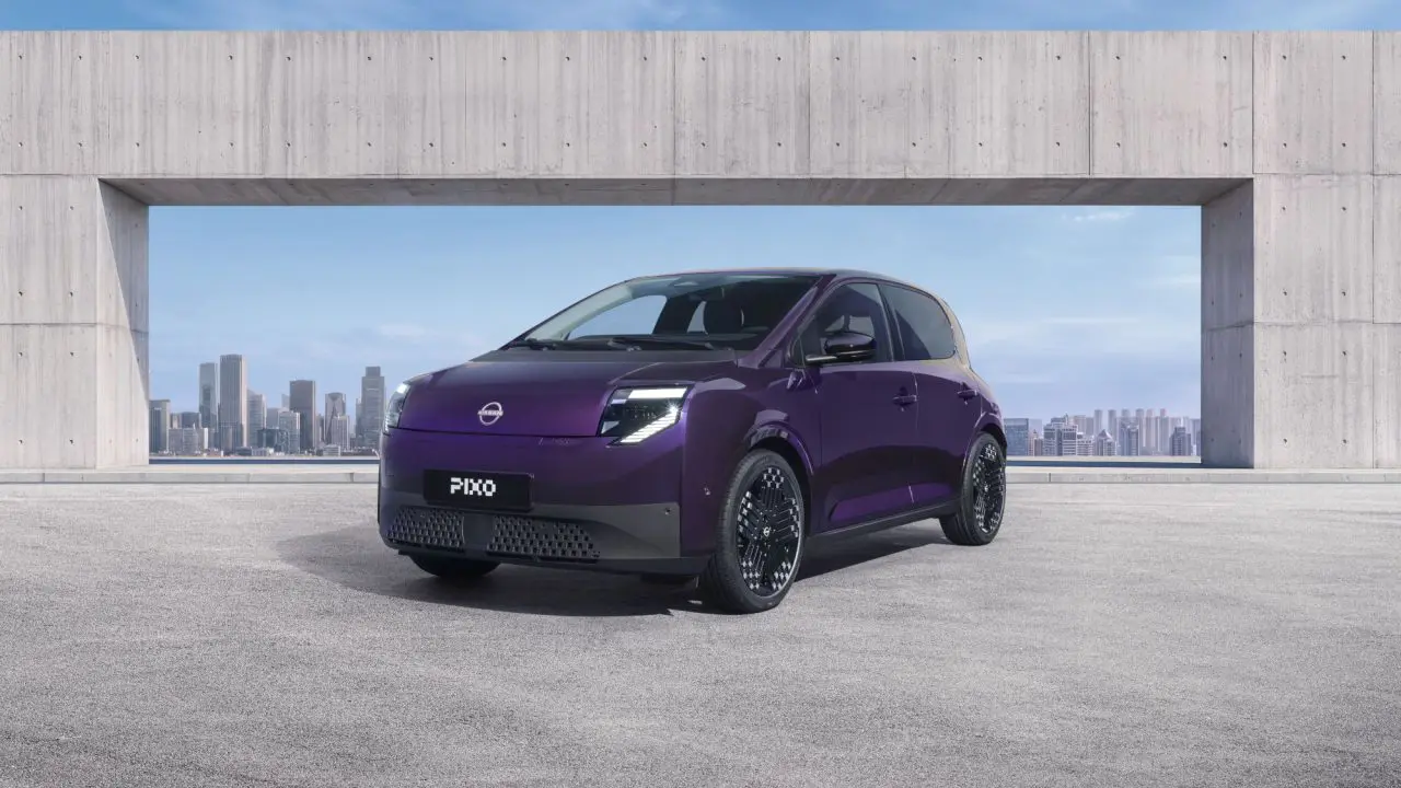 Nissan Pixo, pogled spreda sa strane, ljubicasta boja Wonder Purple