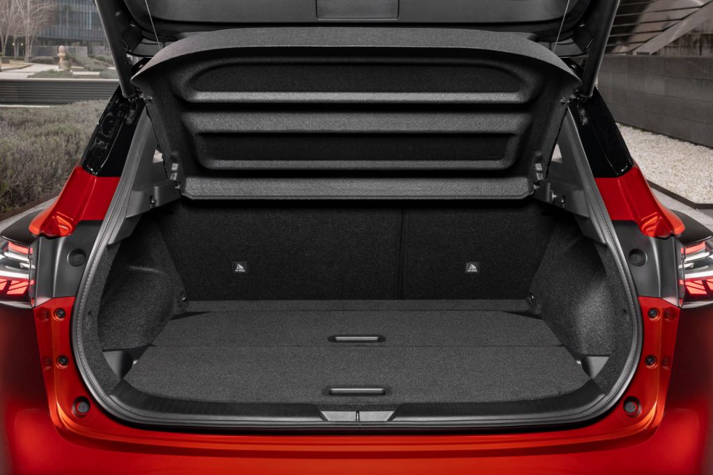 Prtljažni prostor Nissan Qashqaija e-Power sa podignutim zadnjim sedištima, prazan prtljažnik
