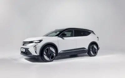 Renault Scenic E-Tech, prednji bočni ugao, Iconic verzija