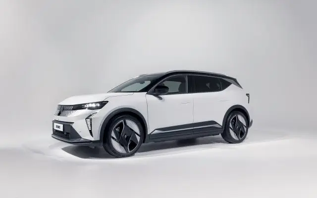 Renault Scenic E-Tech, prednji bočni ugao, Iconic verzija