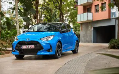 Toyota Yaris Hybrid (aktuelna generacija), plava boja, prednja bočna strana