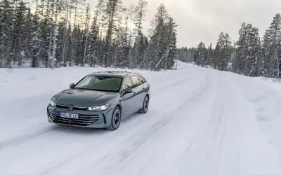 Volkswagen Passat Variant (B9, 2024+), prednja bočna strana, vožnja po snegu