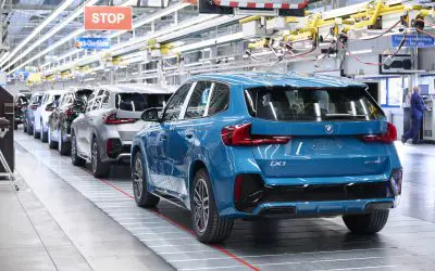 BMW iX1, pogled otpozadi, proizvodna linija fabrike Regensburg