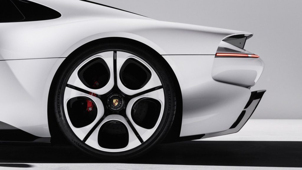 Detalj točka, kočnice i zadnjeg svetla na vozilu Porsche Mission S