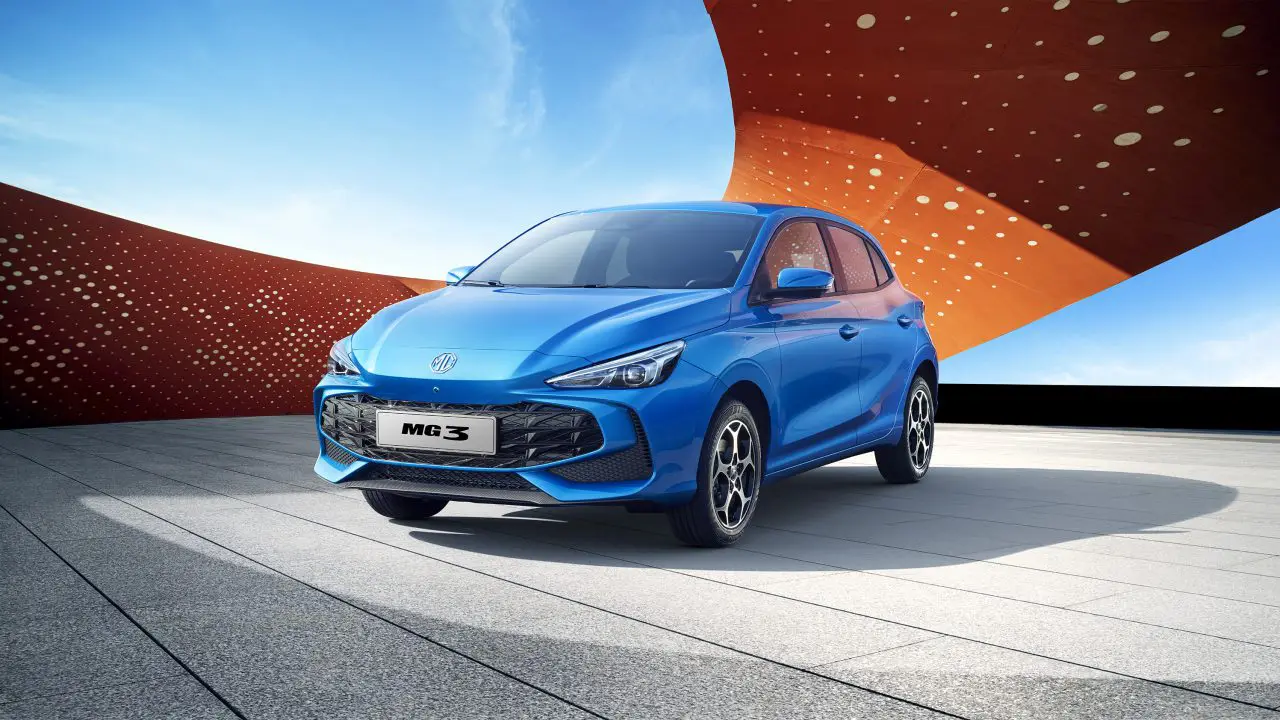 MG3 Hybrid+, pogled spreda sa strane, plava boja