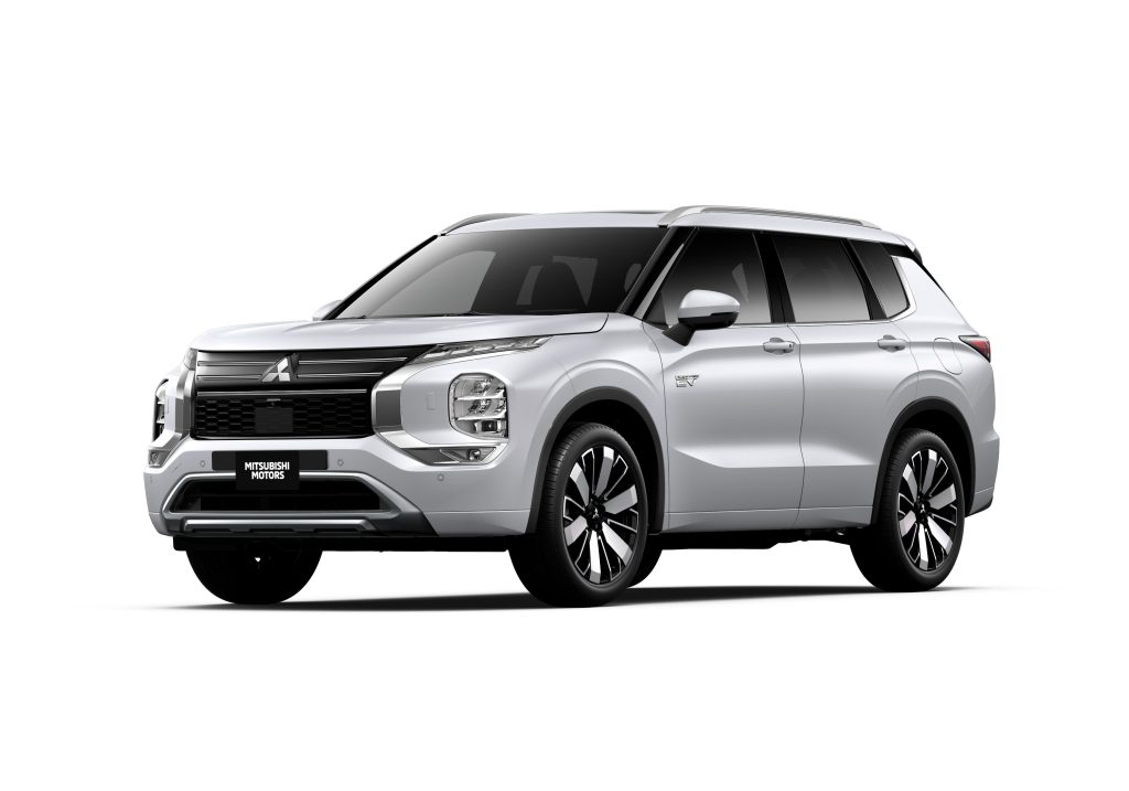 Mitsubishi Outlander PHEV, bela boja, studijski snimak spreda sa strane