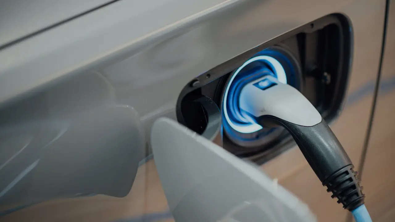 Punjenje električnog automobila kod kuće