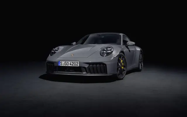 Porsche 911 Carrera GTS, prednji ugao, studijski snimak