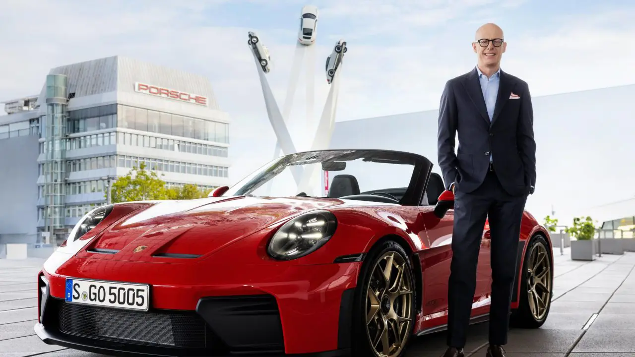 Mihael Lajters, predsednik Izvršnog odbora Porschea, ispred sedišta kompanije u Cuffenhauzenu