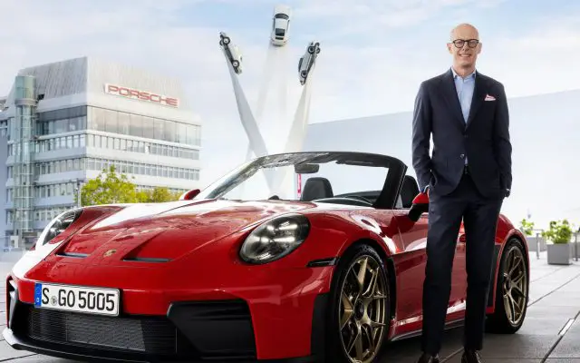 Mihael Lajters, predsednik Izvršnog odbora Porschea, ispred sedišta kompanije u Cuffenhauzenu
