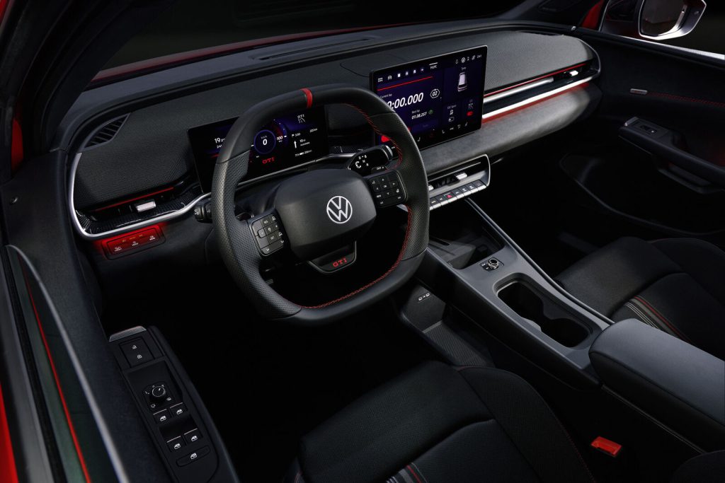 Enterijer Volkswagen ID. Polo GTI sa digitalnom instrument tablom, sportskim upravljačem i crvenim GTI detaljima